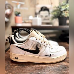 Nike Air Force 1 Shoes White/Black LV8 Utility Overbranding size 8